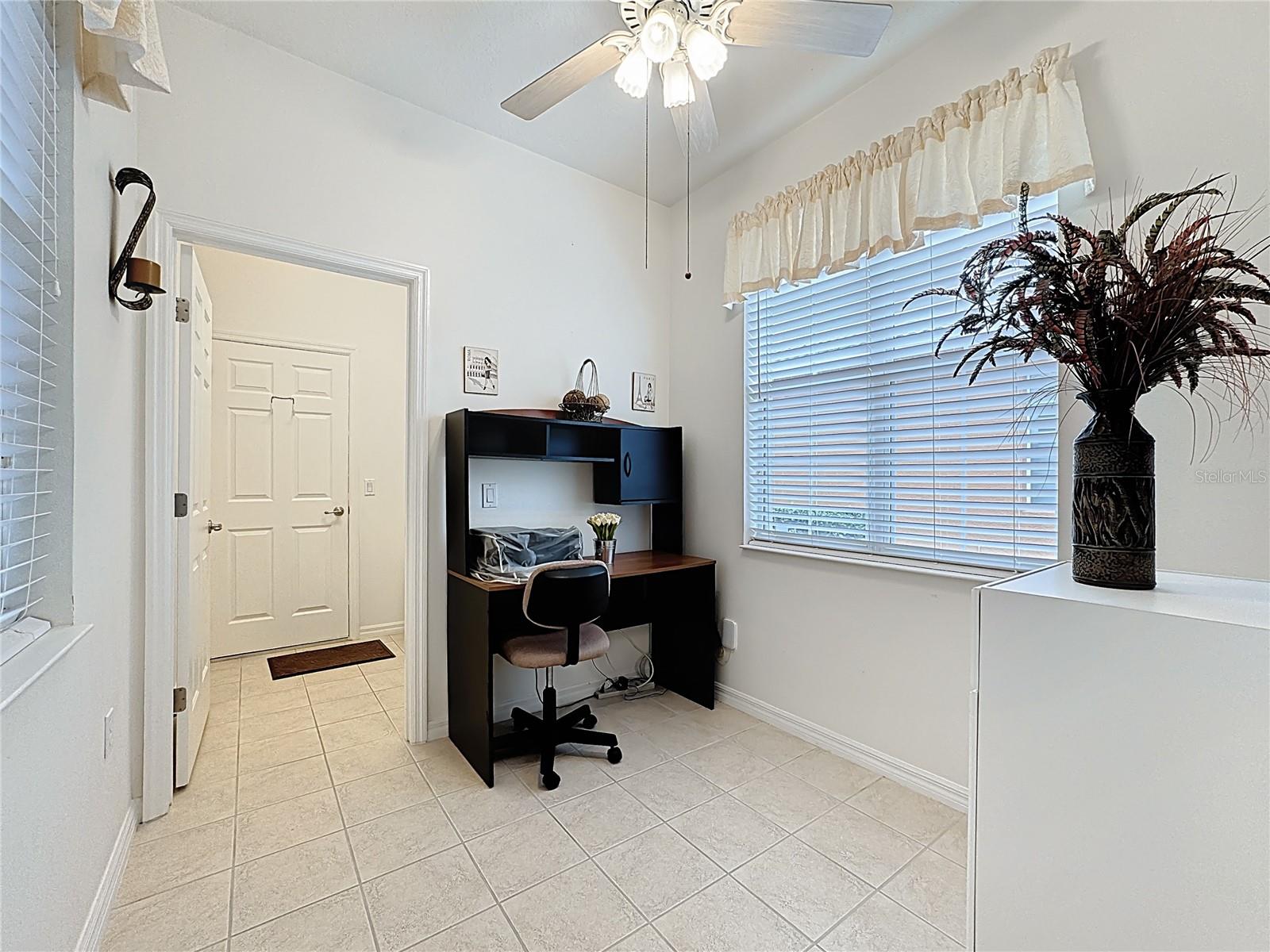 Image 20 of 77 For 2711 Palm Tree Drive