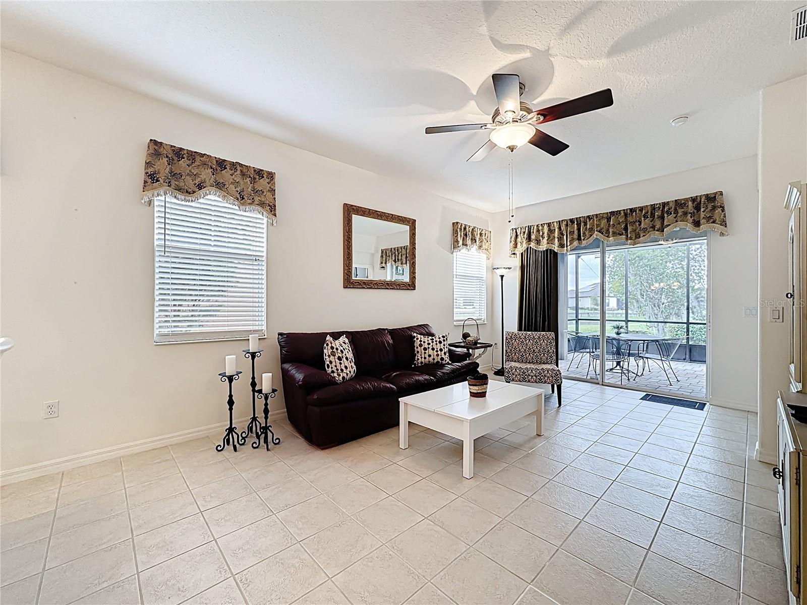 Image 28 of 77 For 2711 Palm Tree Drive