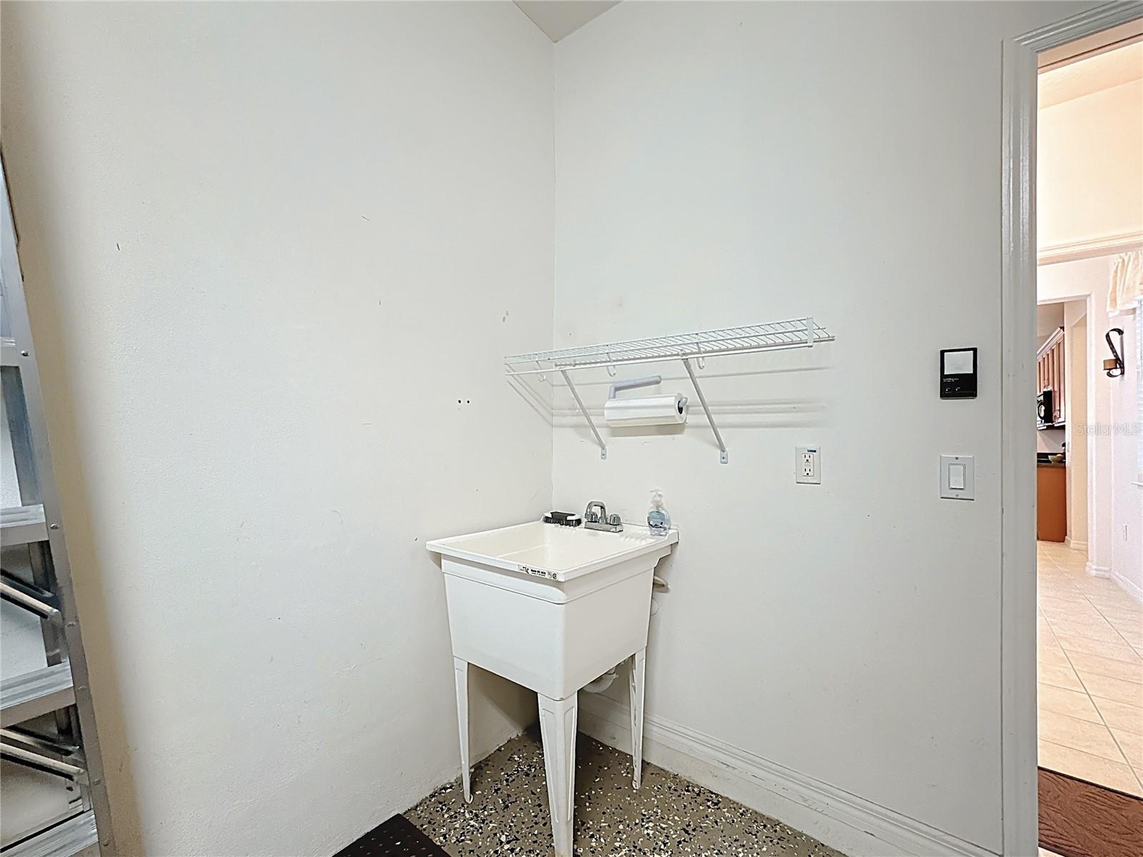 Image 42 of 77 For 2711 Palm Tree Drive