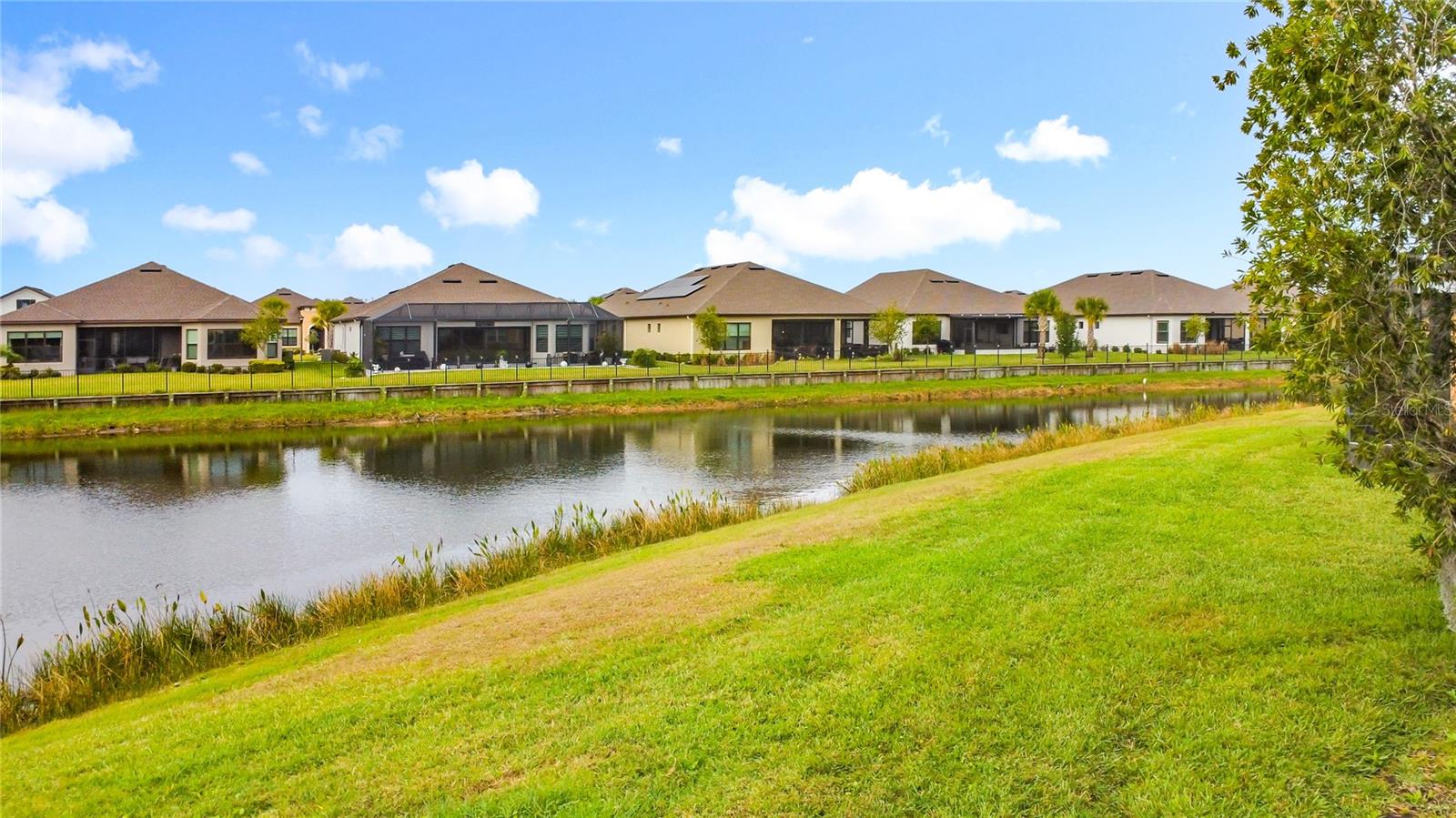 Image 45 of 77 For 2711 Palm Tree Drive