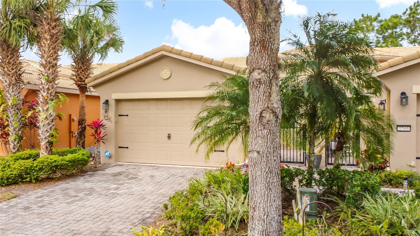 Image 9 of 77 For 2711 Palm Tree Drive