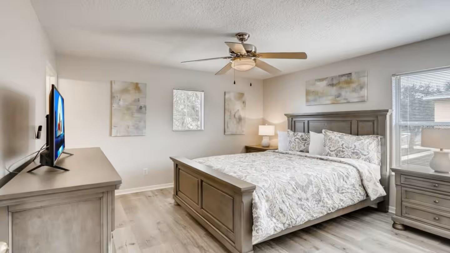 Image 17 of 34 For 8527 La Isla Drive