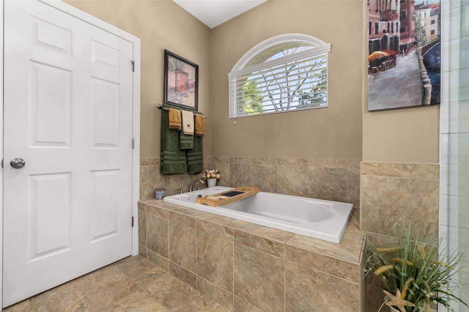 Image 11 of 80 For 1737 Queen Palm Drive