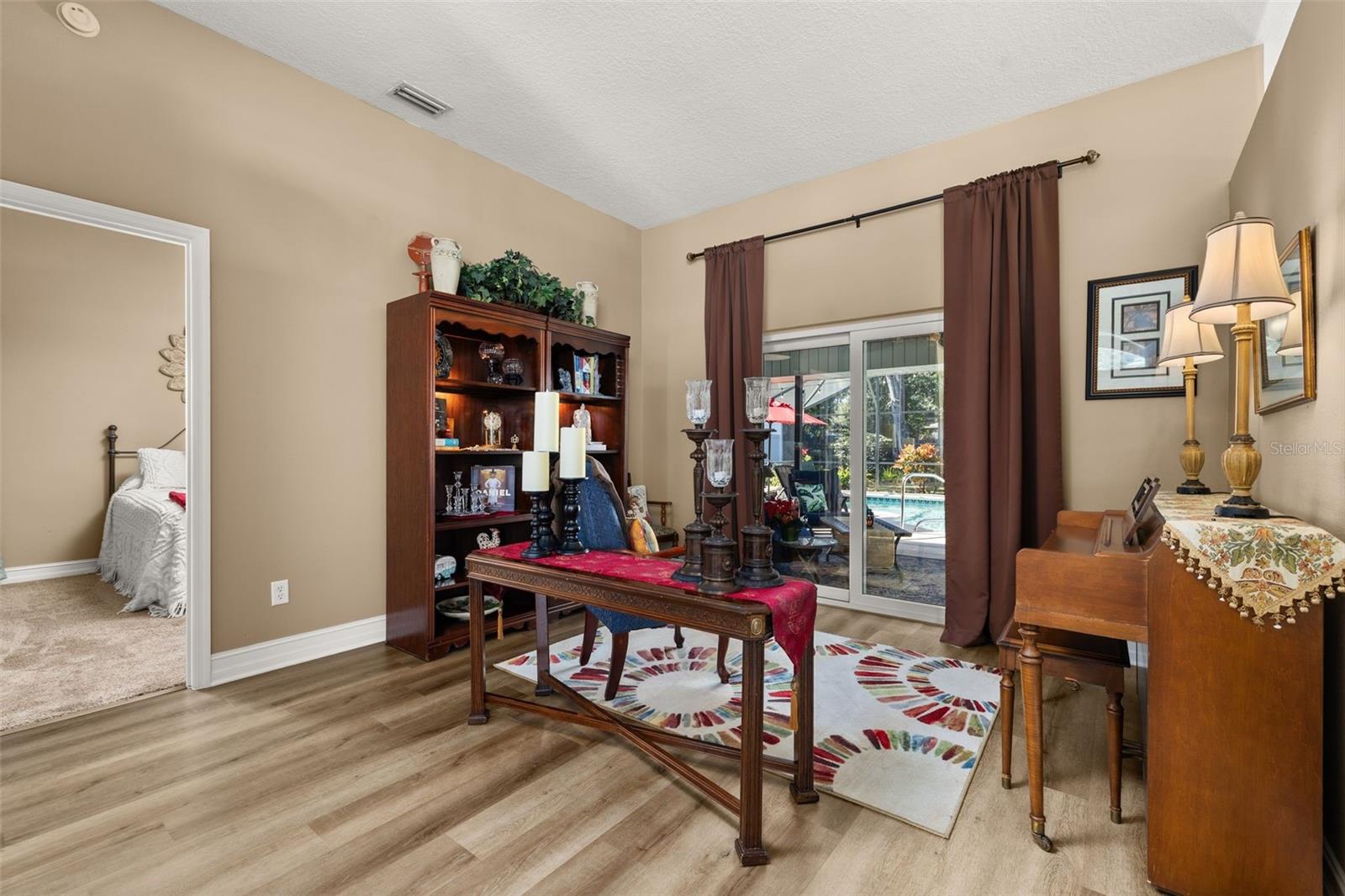 Image 13 of 80 For 1737 Queen Palm Drive