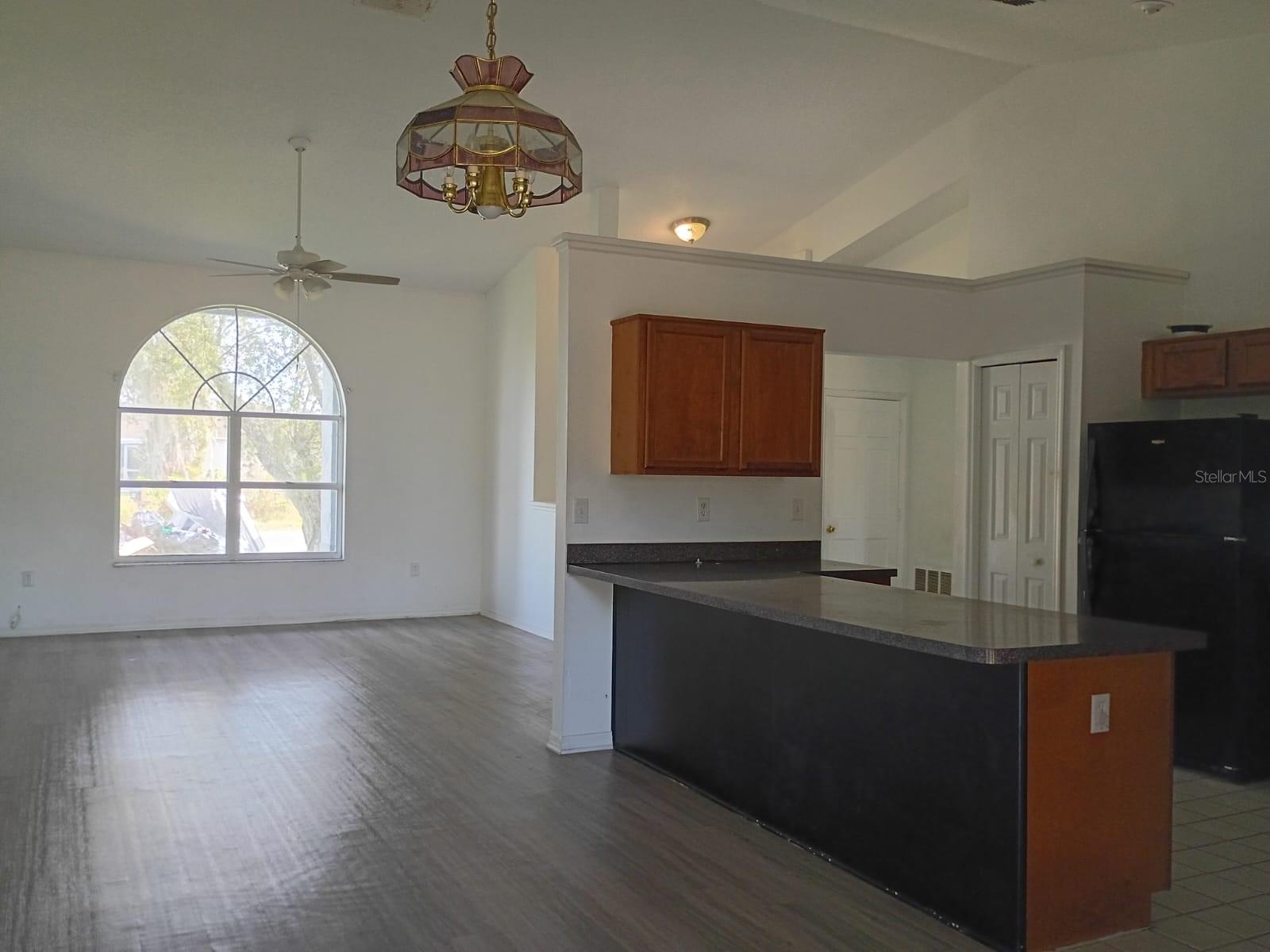 Image 3 of 14 For 829 Blanc Court