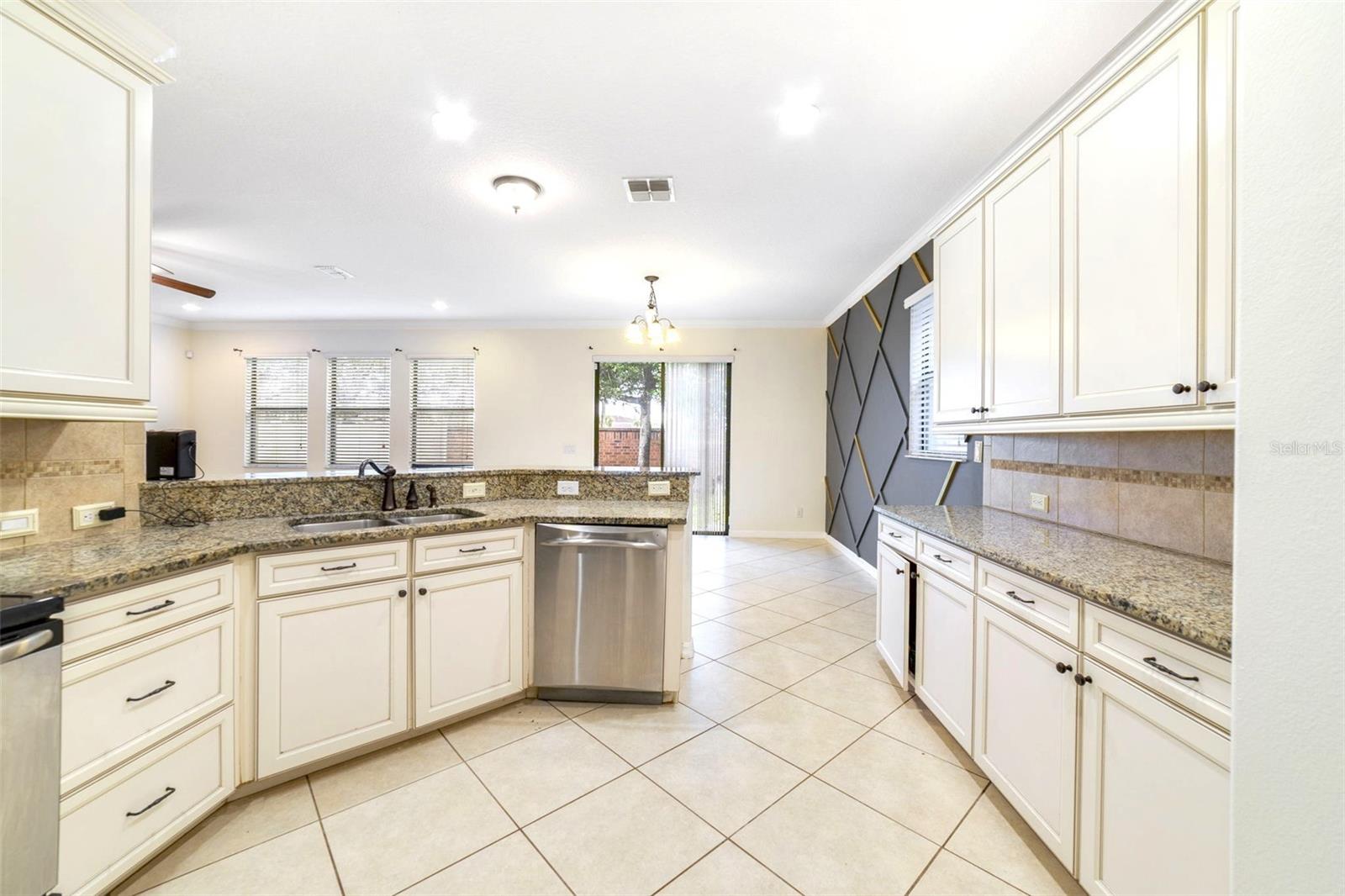 Image 7 of 46 For 1812 Leather Fern Drive