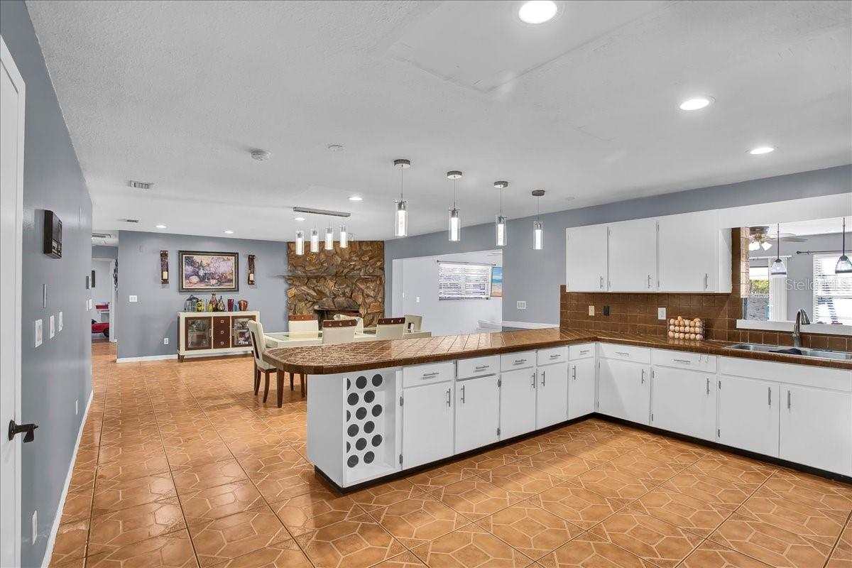 Image 44 of 84 For 6124 Lynn Road