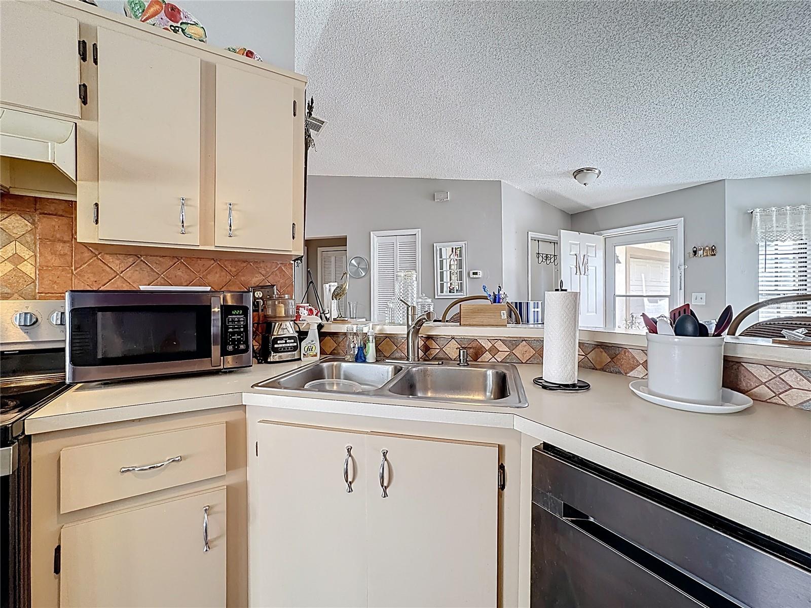 Image 14 of 39 For 3622 Tree Line Way