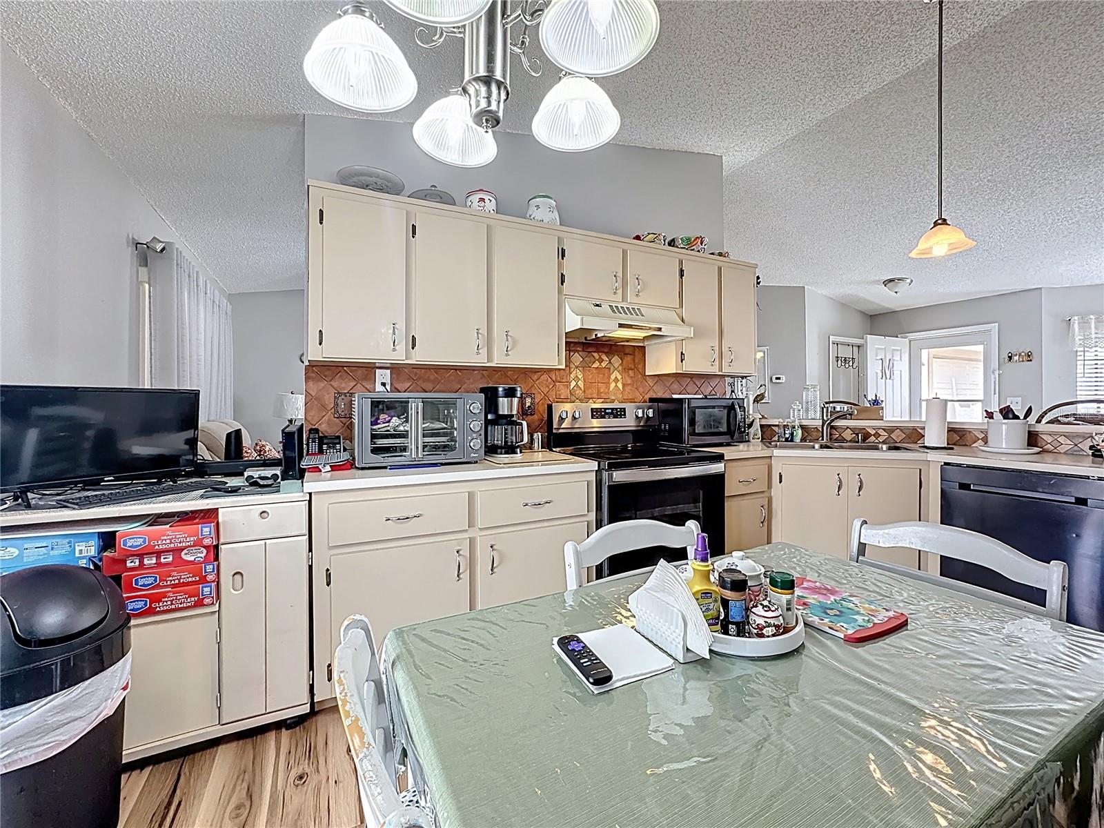 Image 16 of 39 For 3622 Tree Line Way