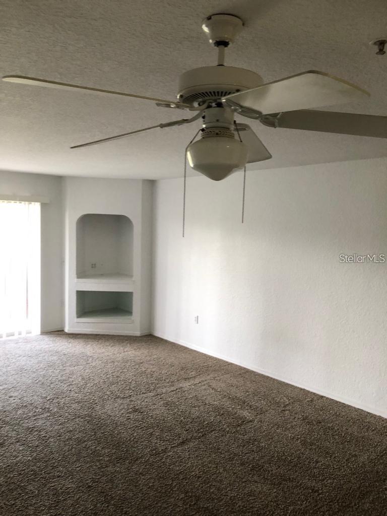 Image 21 of 23 For 14049 Fairway Island Drive 122