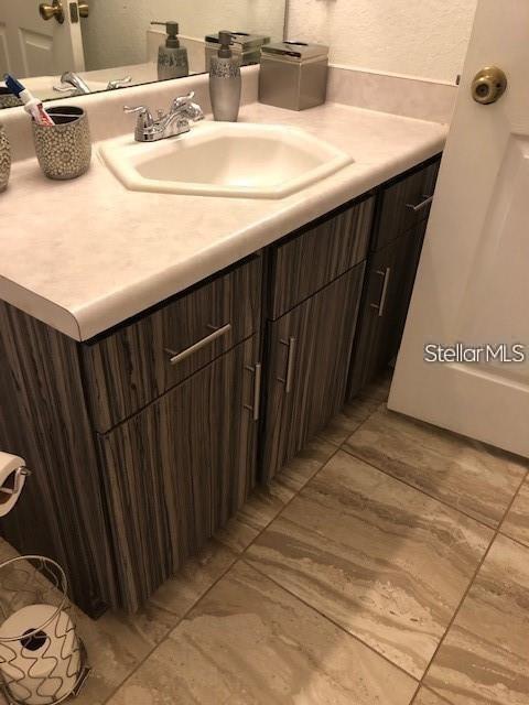 Image 17 of 21 For 14049 Fairway Island Drive 127