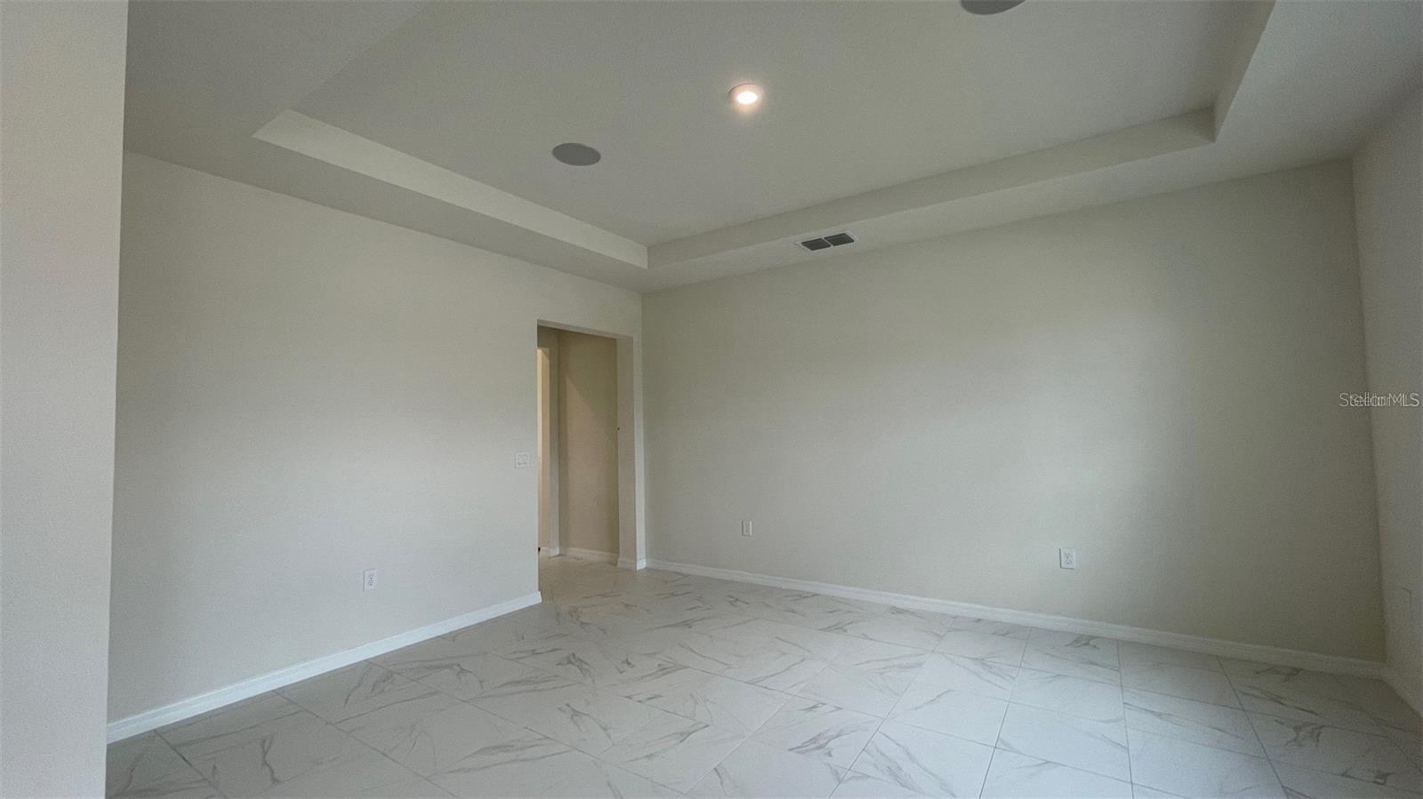 Image 19 of 27 For 920 Windlass Court