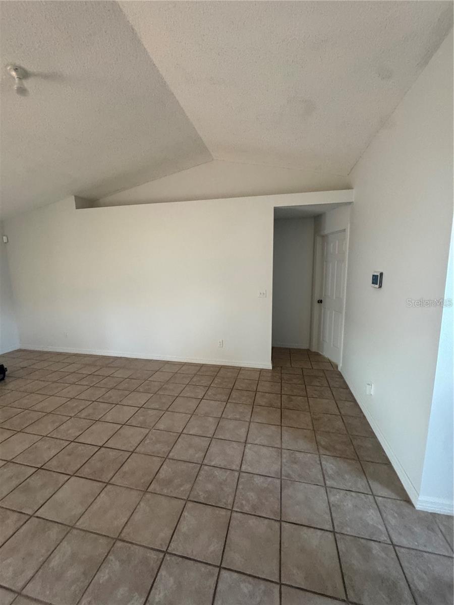 Image 10 of 11 For 929 Devonshire Way