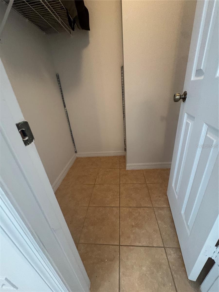 Image 6 of 11 For 929 Devonshire Way