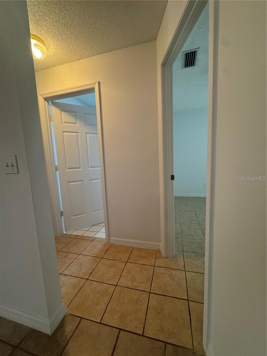 Image 7 of 11 For 929 Devonshire Way