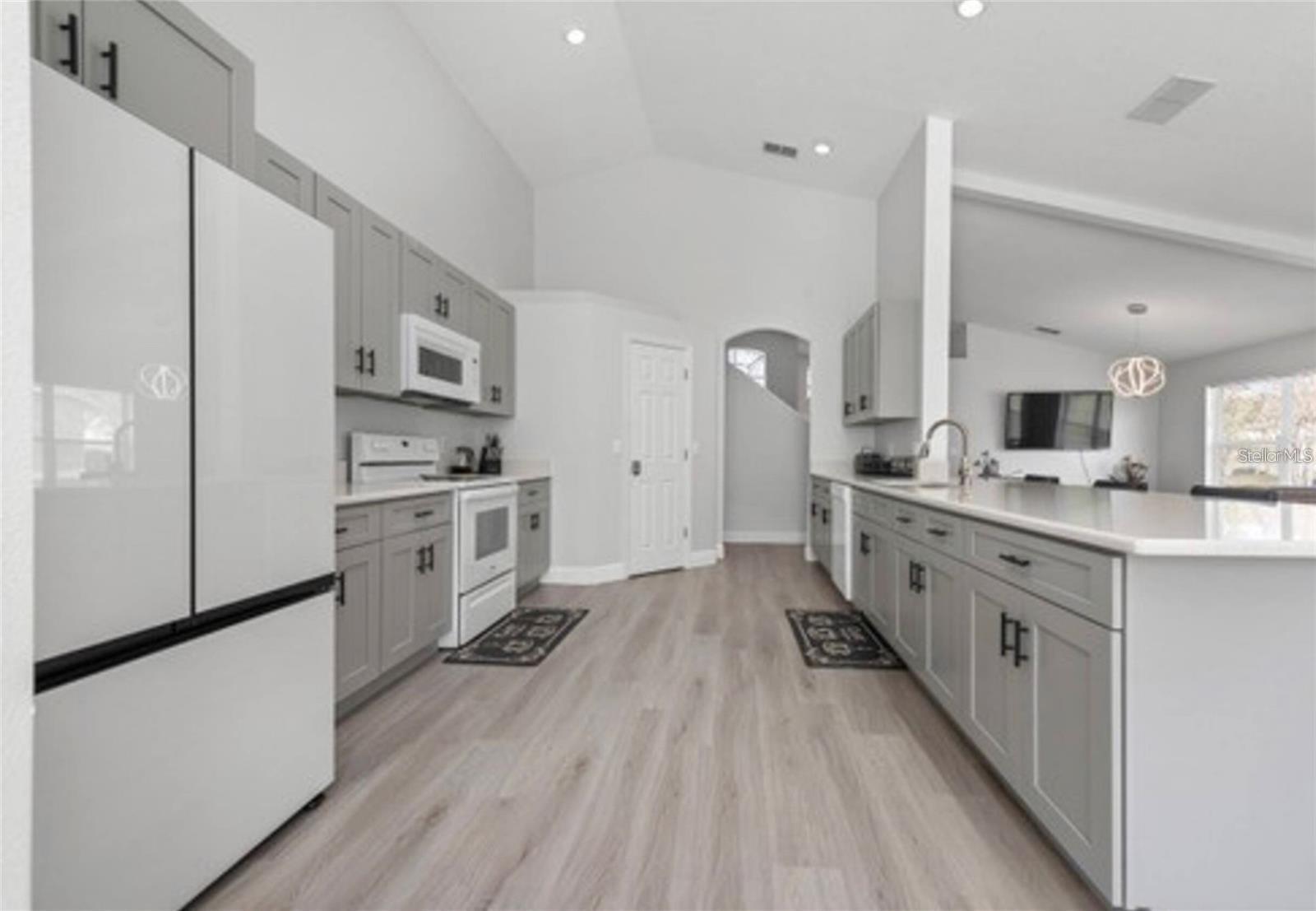 Image 11 of 23 For 437 Julliard Boulevard