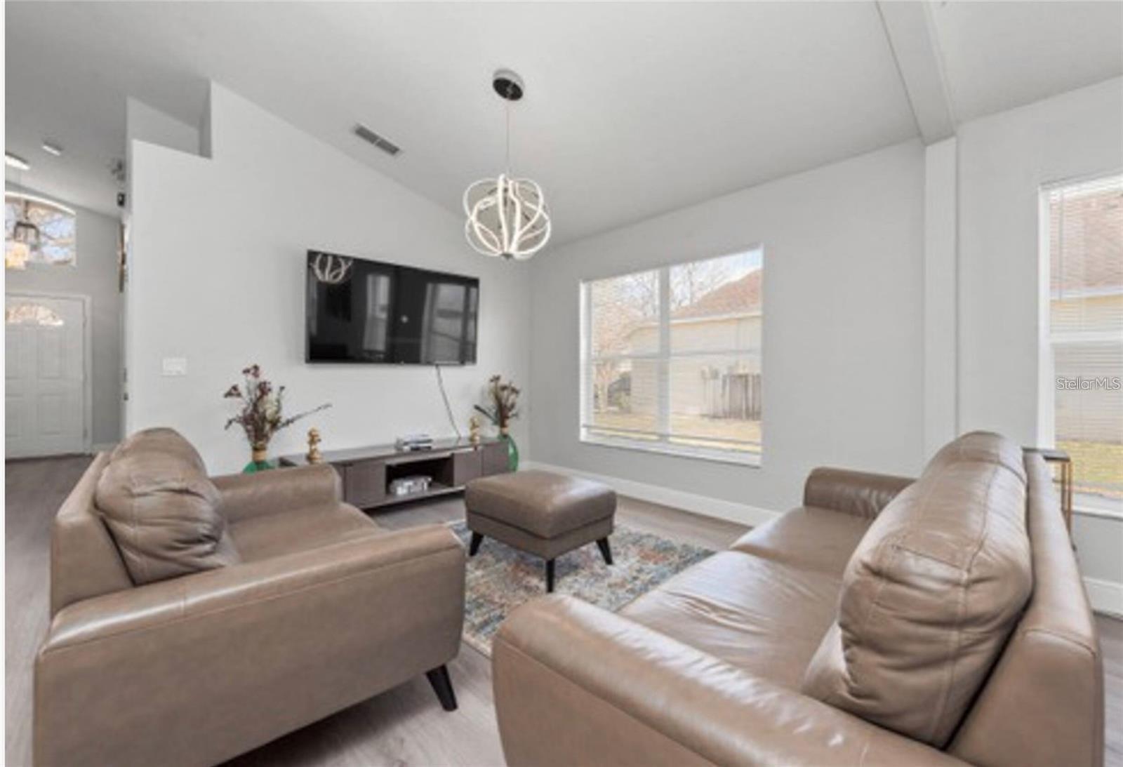 Image 6 of 23 For 437 Julliard Boulevard