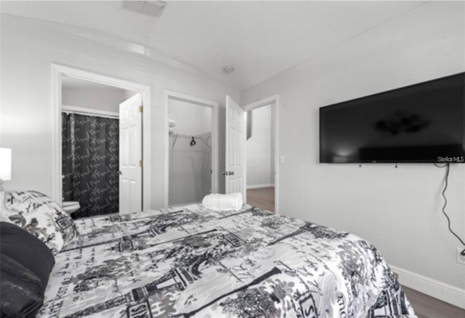 Image 7 of 23 For 437 Julliard Boulevard