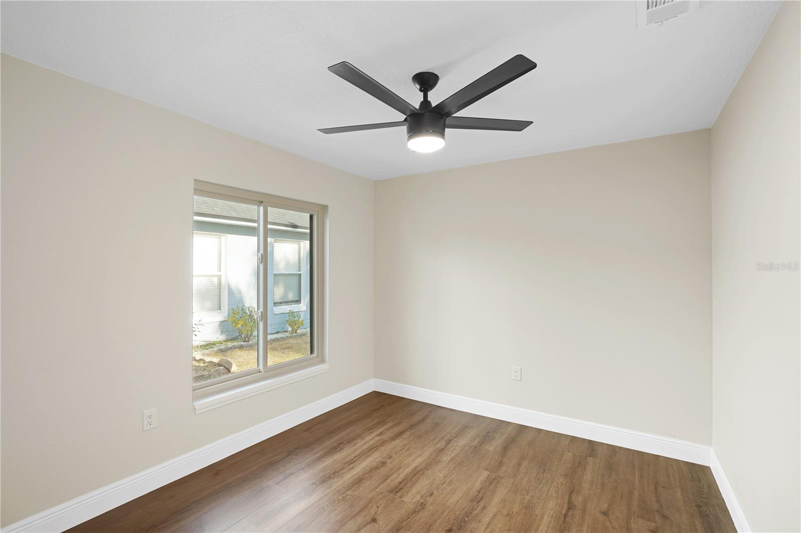 Image 11 of 20 For 11924 Atlin Drive