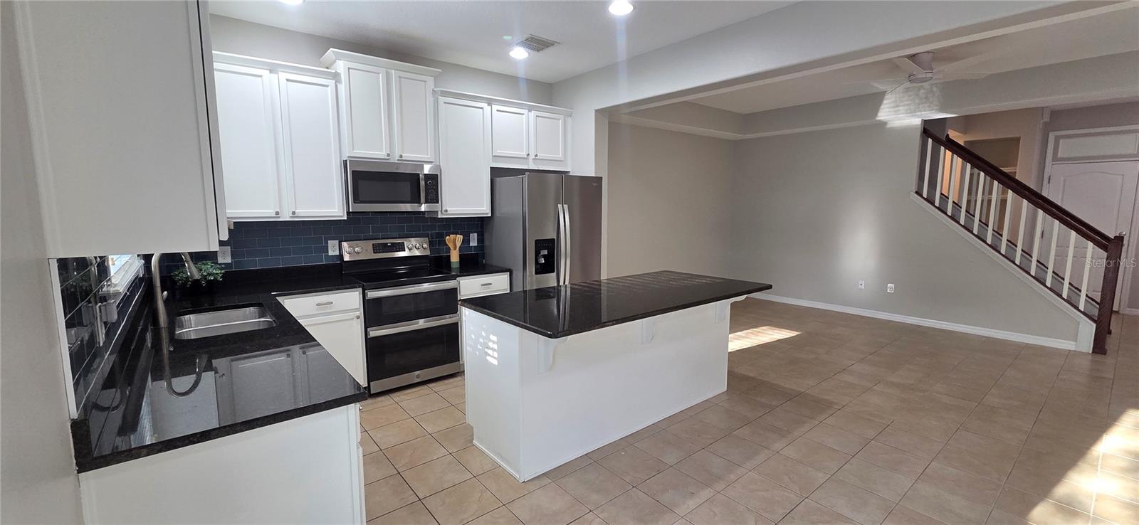 Image 7 of 34 For 9478 Silver Buttonwood Street