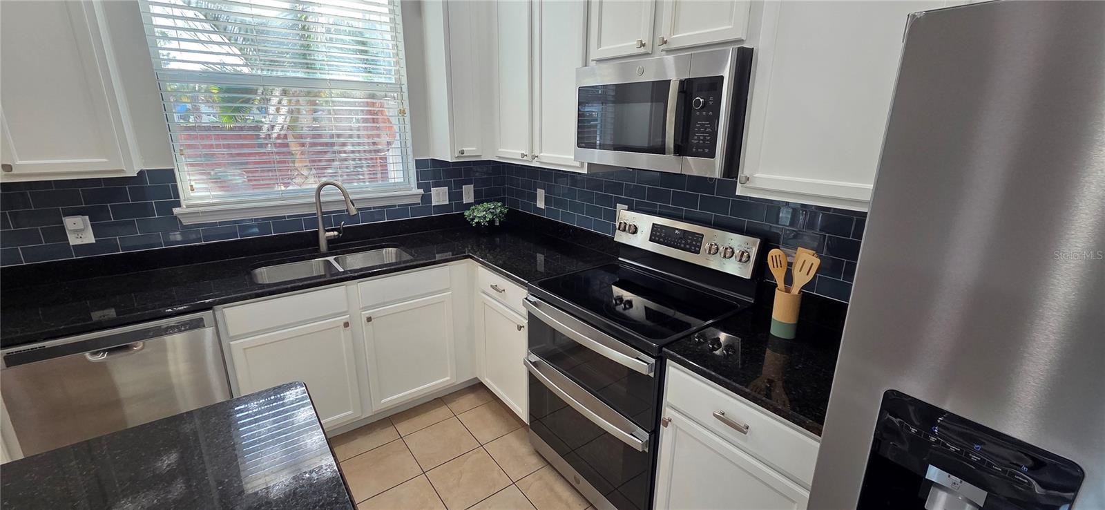 Image 8 of 34 For 9478 Silver Buttonwood Street