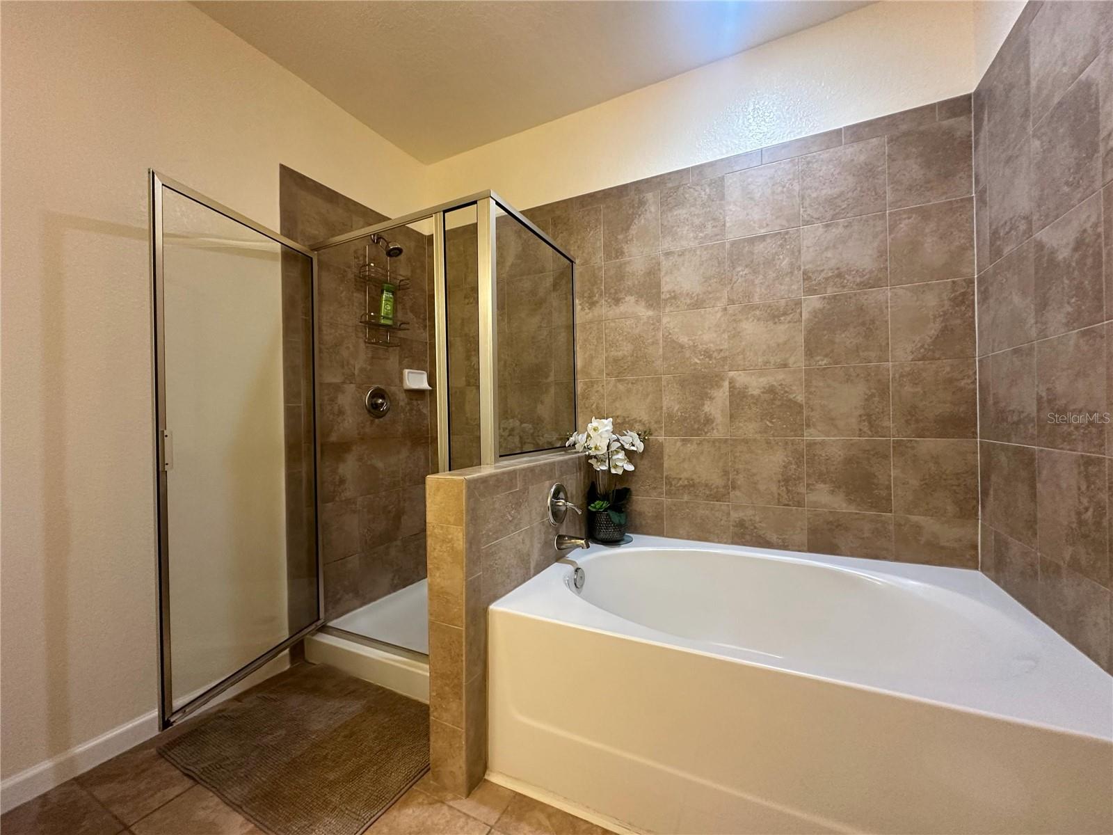 Image 18 of 76 For 903 Charo Parkway 837