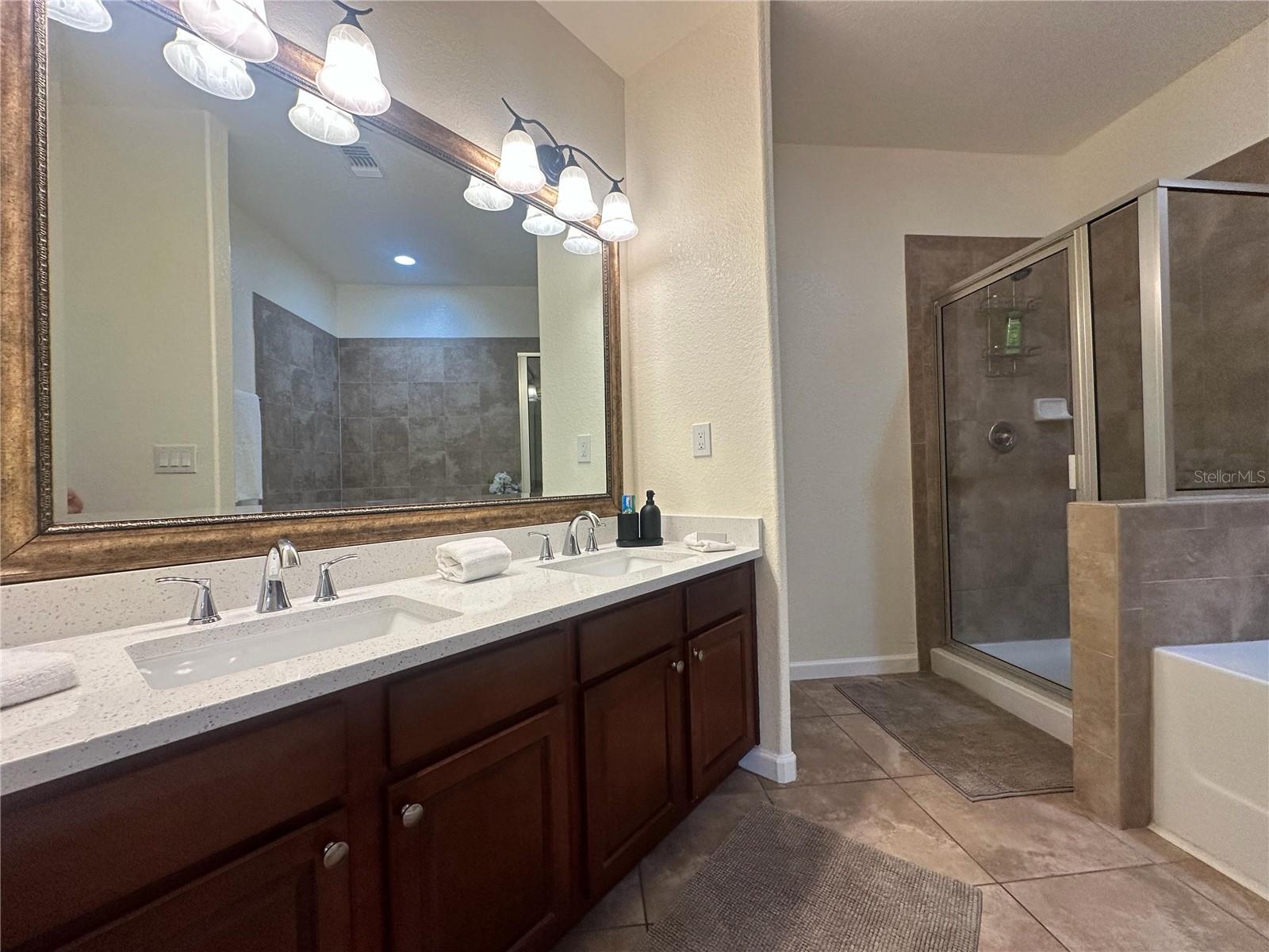 Image 20 of 76 For 903 Charo Parkway 837