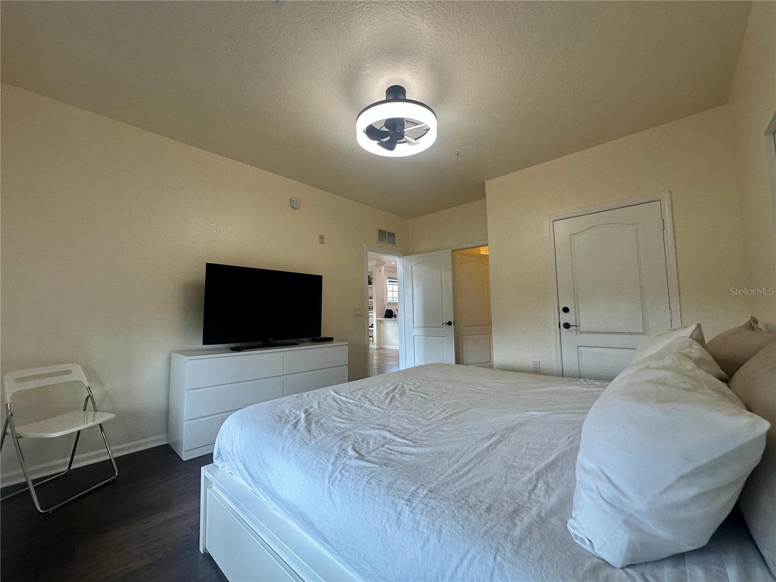 Image 22 of 76 For 903 Charo Parkway 837