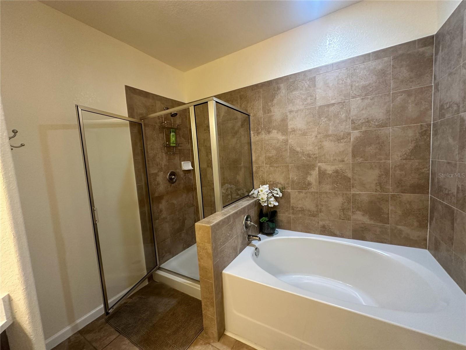 Image 24 of 76 For 903 Charo Parkway 837