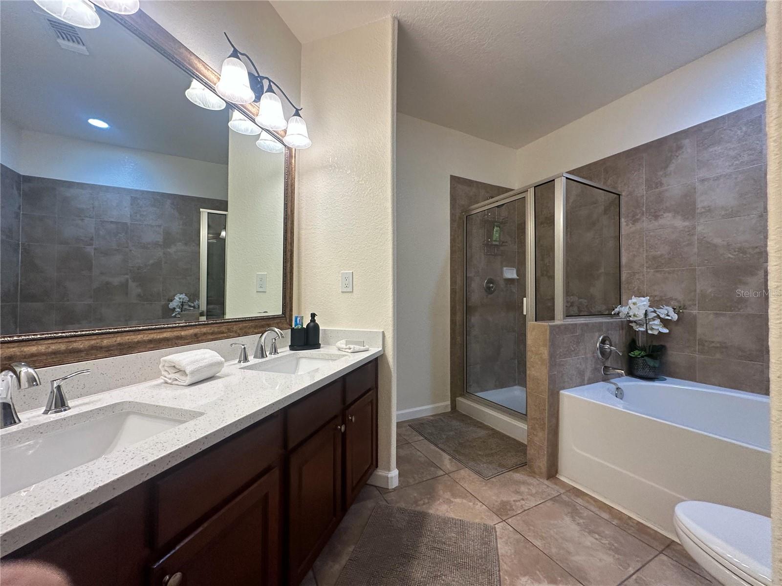 Image 43 of 76 For 903 Charo Parkway 837