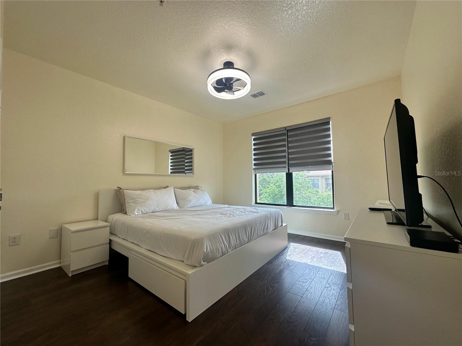 Image 44 of 76 For 903 Charo Parkway 837