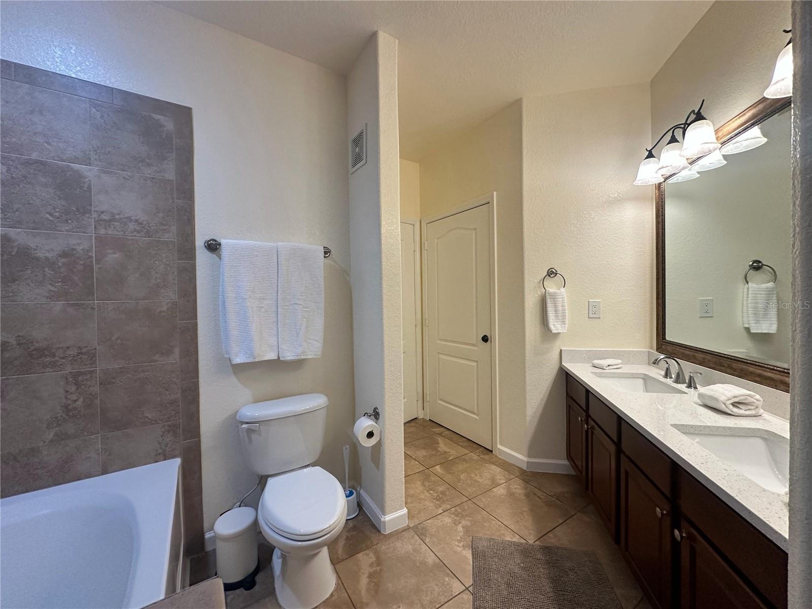 Image 47 of 76 For 903 Charo Parkway 837