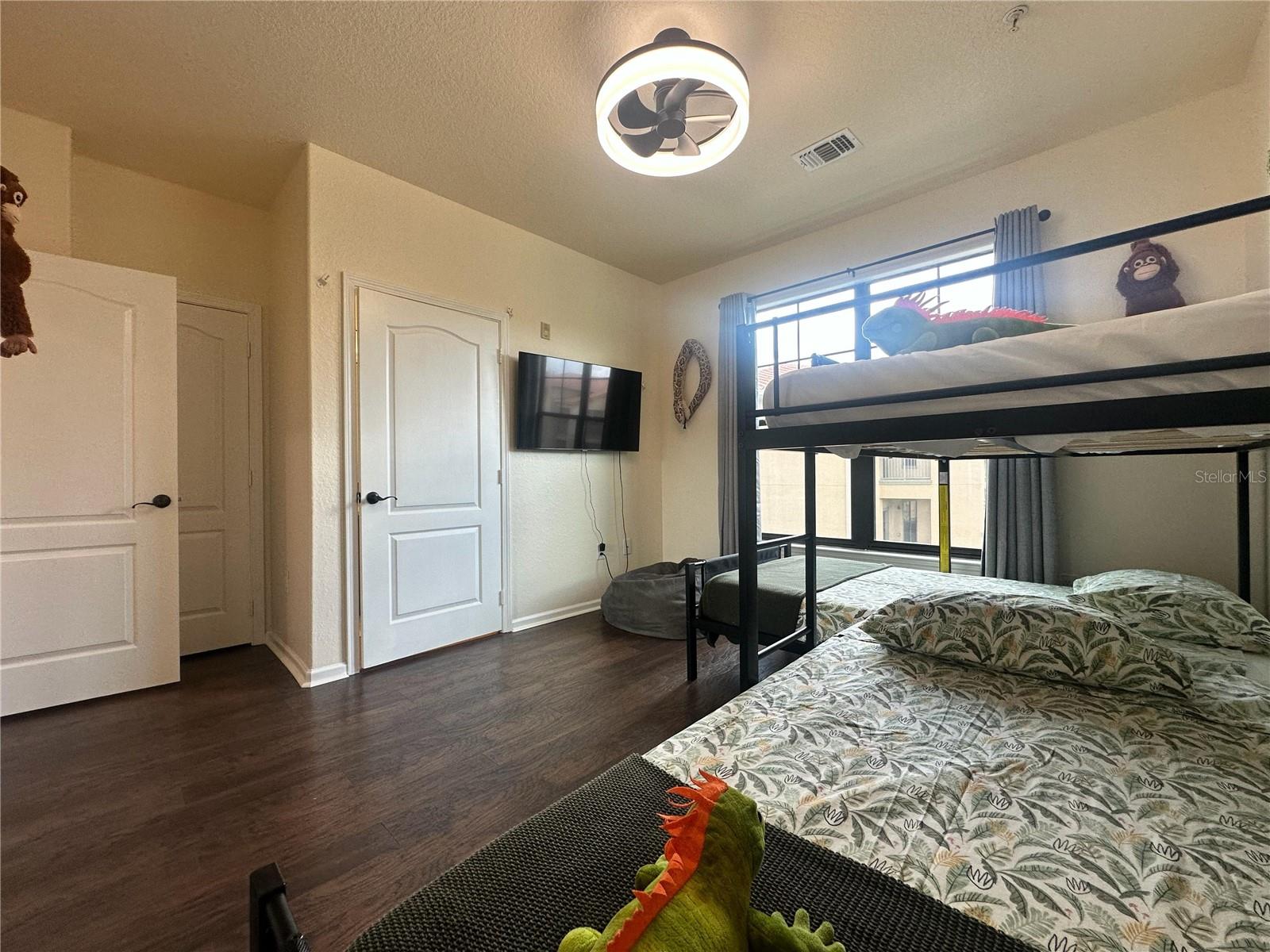 Image 6 of 76 For 903 Charo Parkway 837