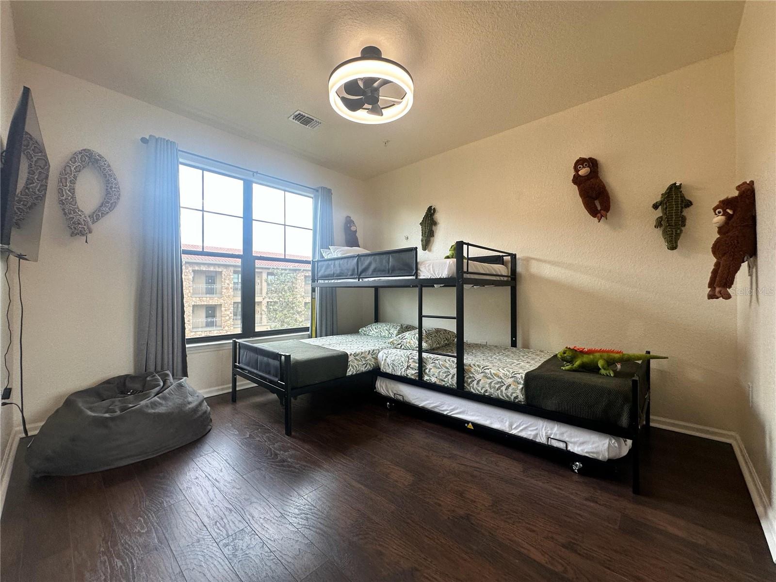 Image 8 of 76 For 903 Charo Parkway 837