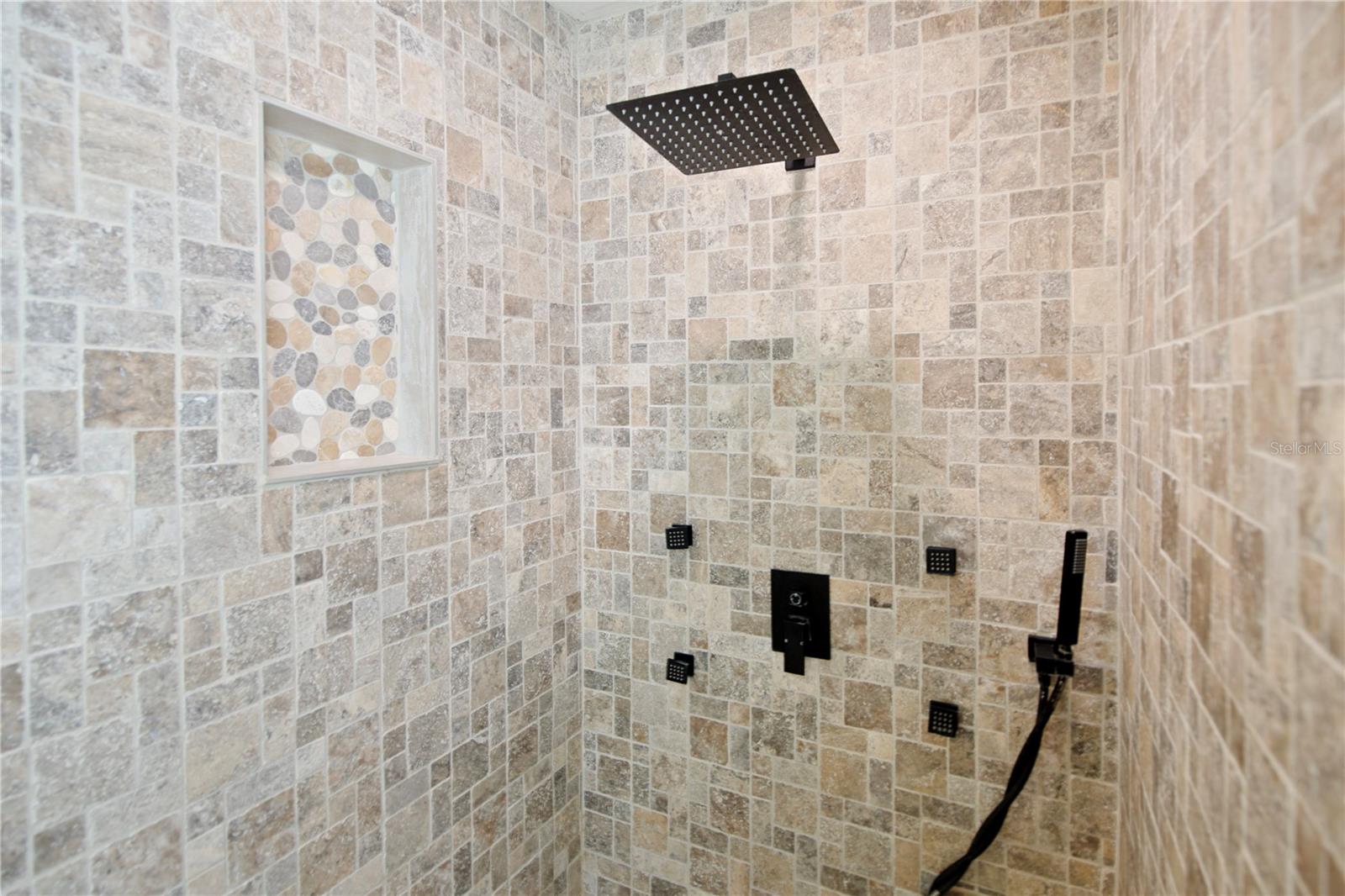 Image 16 of 56 For 1190 Deer Lake Circle