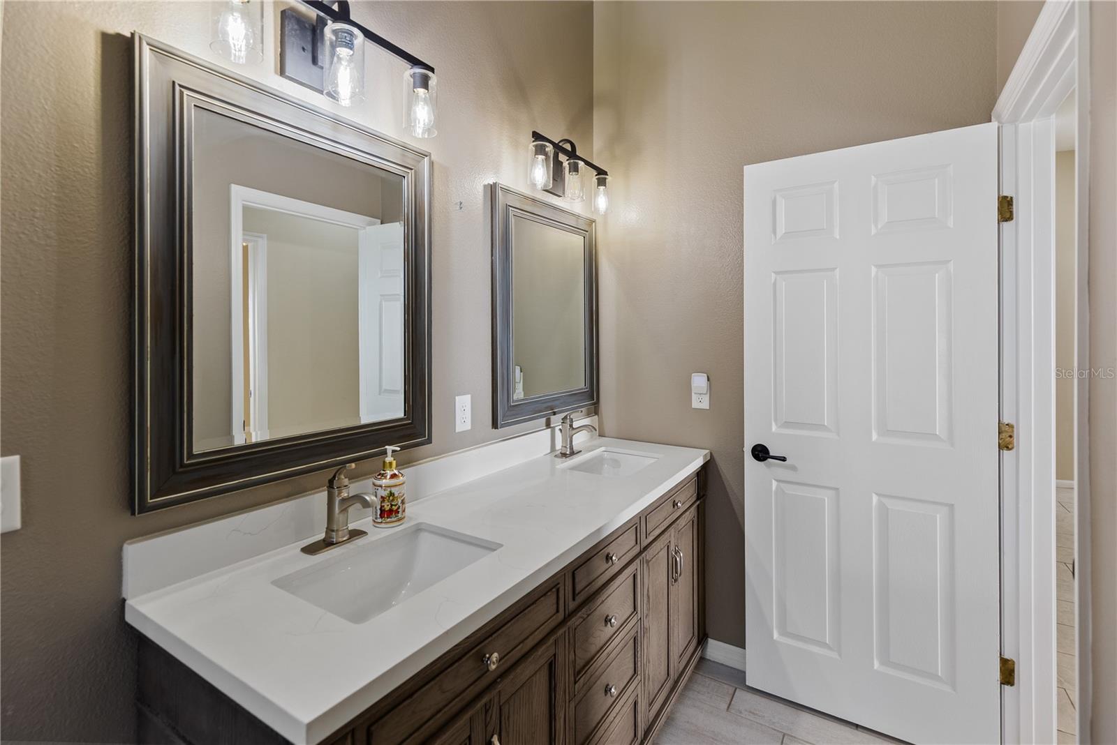 Image 21 of 56 For 1190 Deer Lake Circle