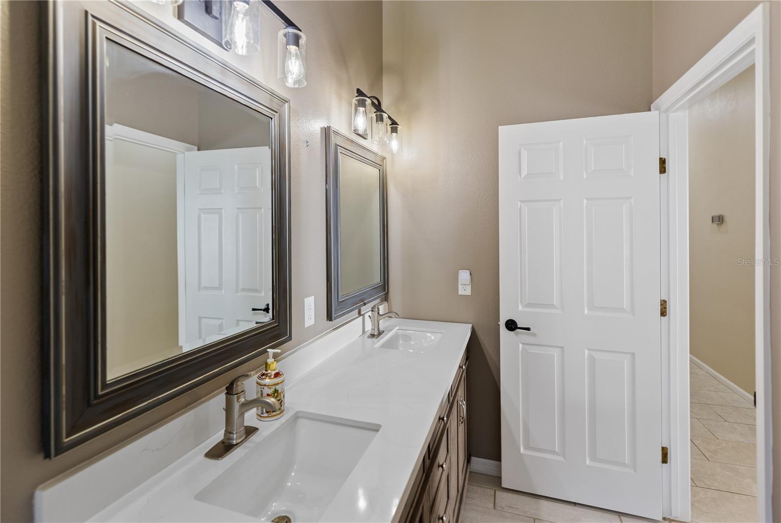 Image 22 of 56 For 1190 Deer Lake Circle