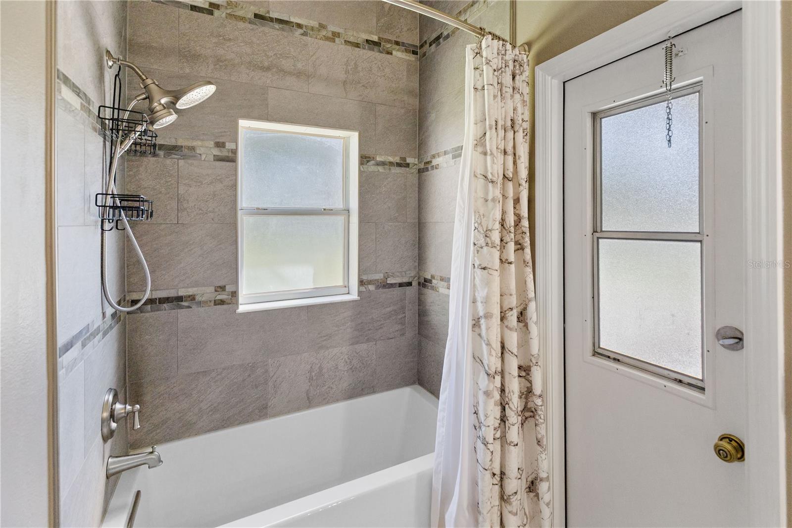 Image 24 of 56 For 1190 Deer Lake Circle