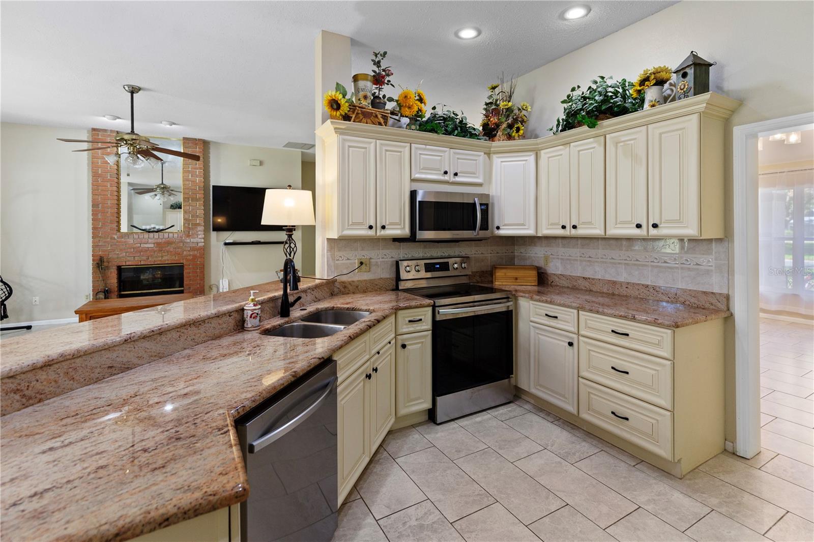 Image 29 of 56 For 1190 Deer Lake Circle