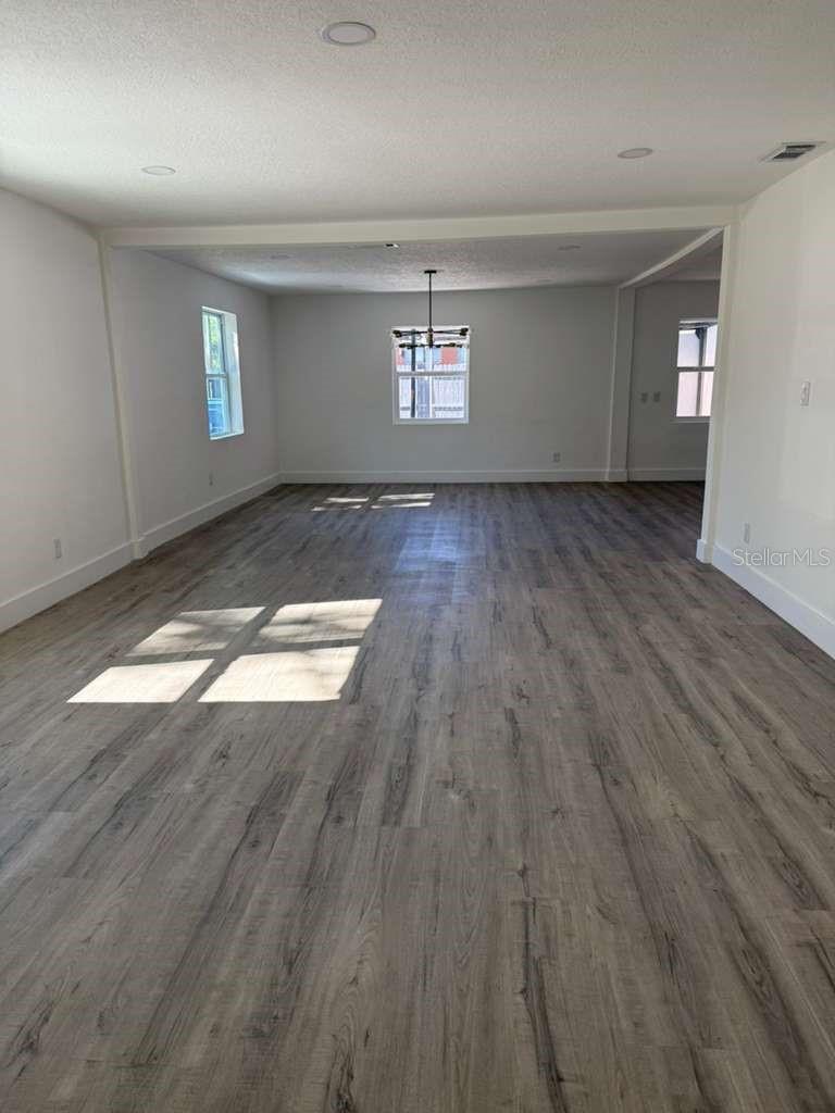 Image 11 of 59 For 581 Calle Grande Street