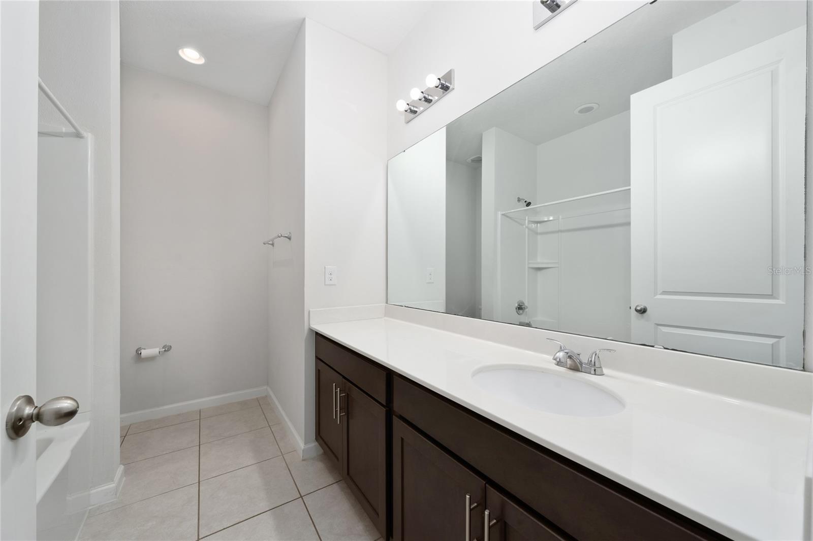 Image 11 of 38 For 689 Meadow Pointe Dr