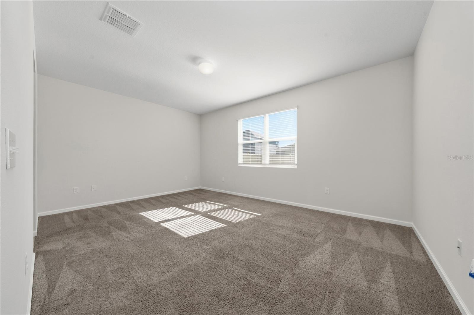 Image 13 of 38 For 689 Meadow Pointe Dr