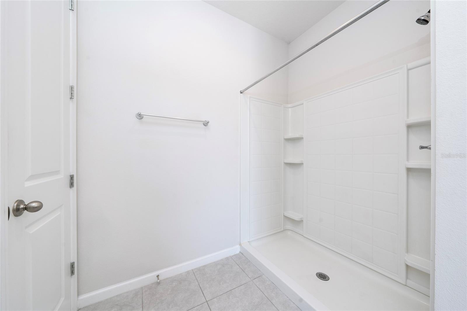 Image 16 of 38 For 689 Meadow Pointe Dr