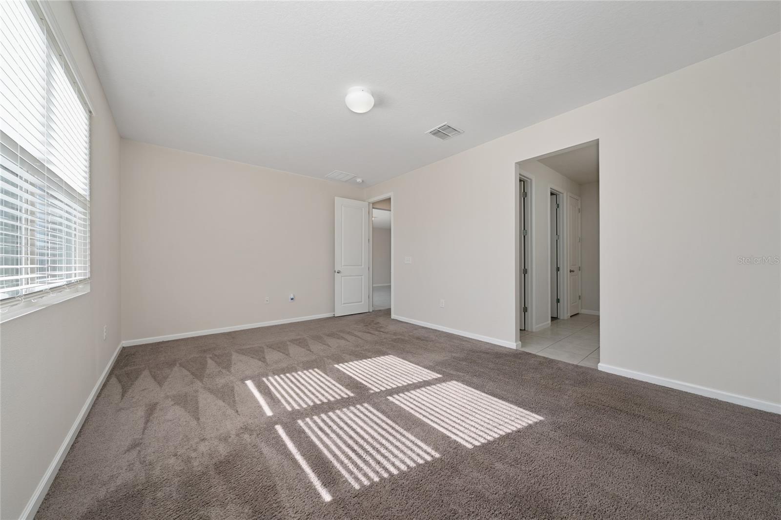 Image 17 of 38 For 689 Meadow Pointe Dr