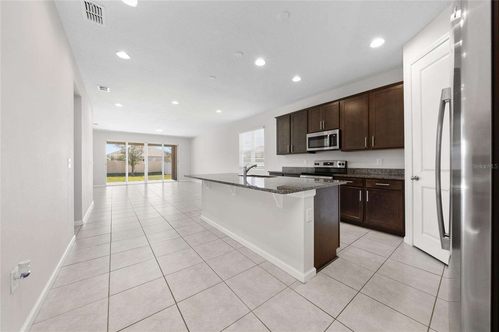 Image 2 of 38 For 689 Meadow Pointe Dr