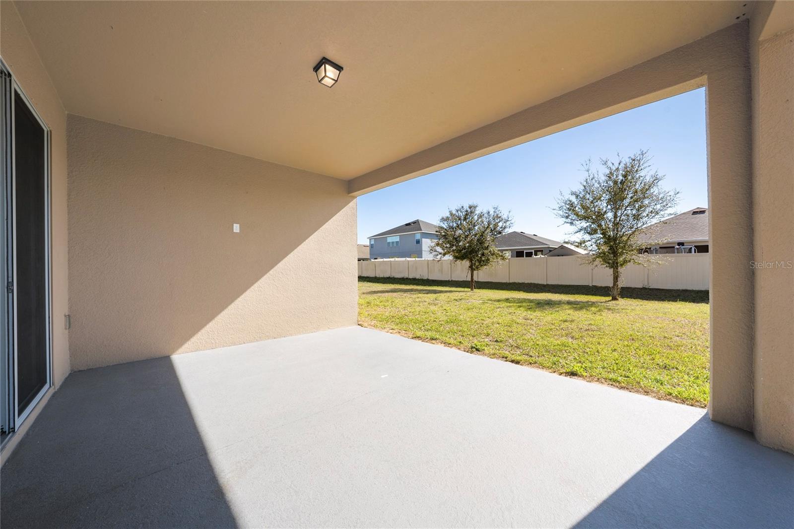 Image 20 of 38 For 689 Meadow Pointe Dr