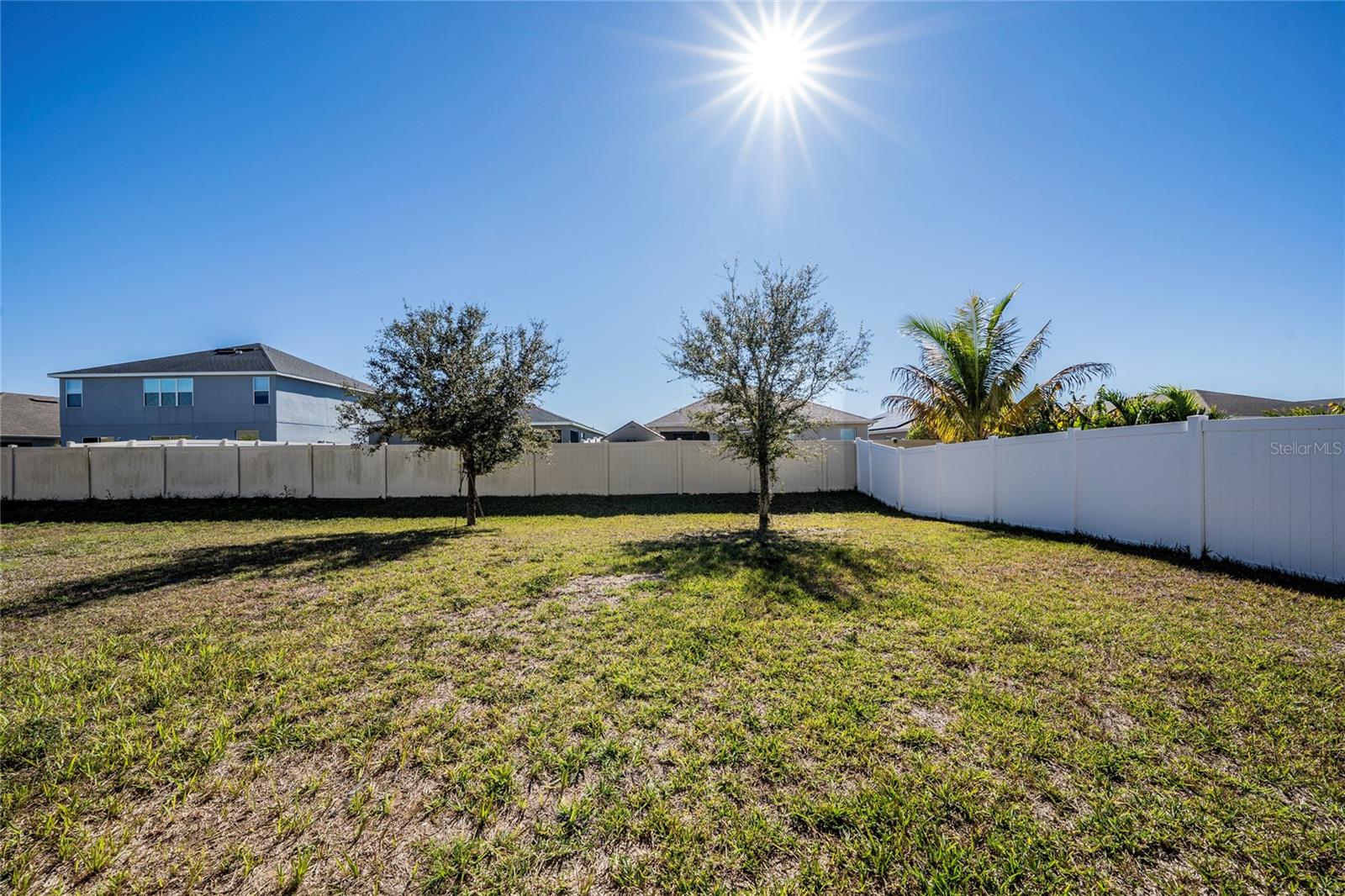 Image 21 of 38 For 689 Meadow Pointe Dr