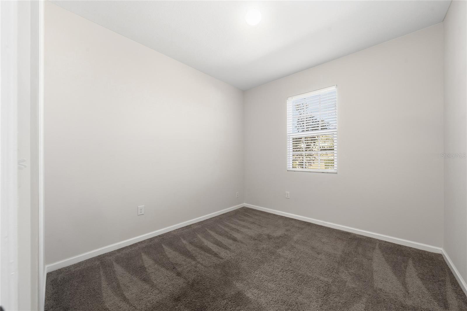 Image 33 of 38 For 689 Meadow Pointe Dr