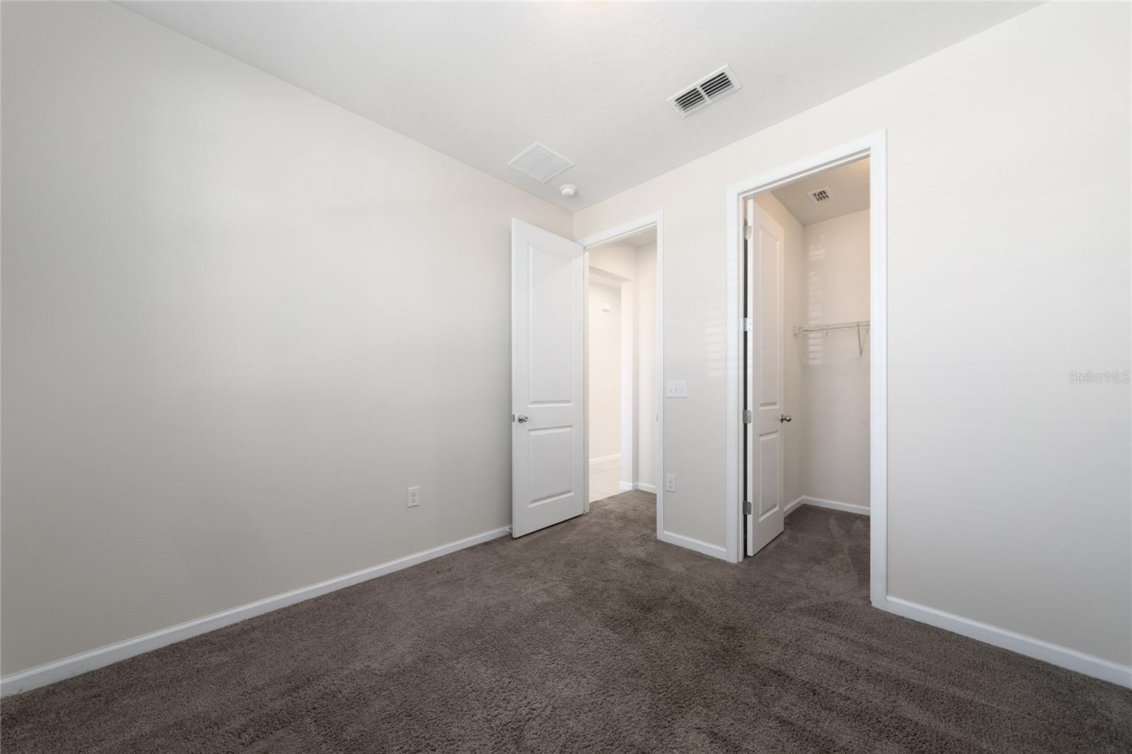 Image 34 of 38 For 689 Meadow Pointe Dr