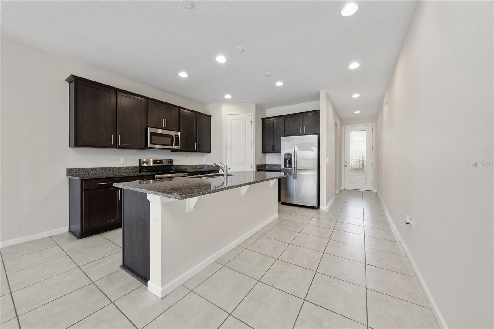 Image 4 of 38 For 689 Meadow Pointe Dr